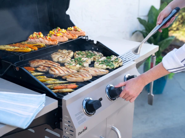 Adjusting the temperature on a Charbroil grill